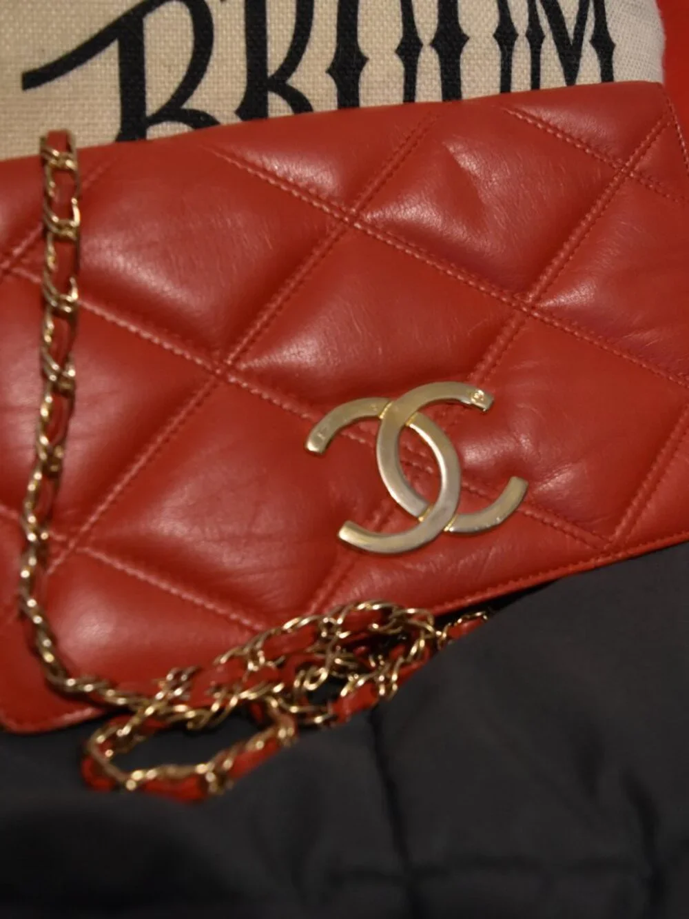 Red Quilted Leather Chanel Crossbody Shoulder Bag - Picture 2 of 5